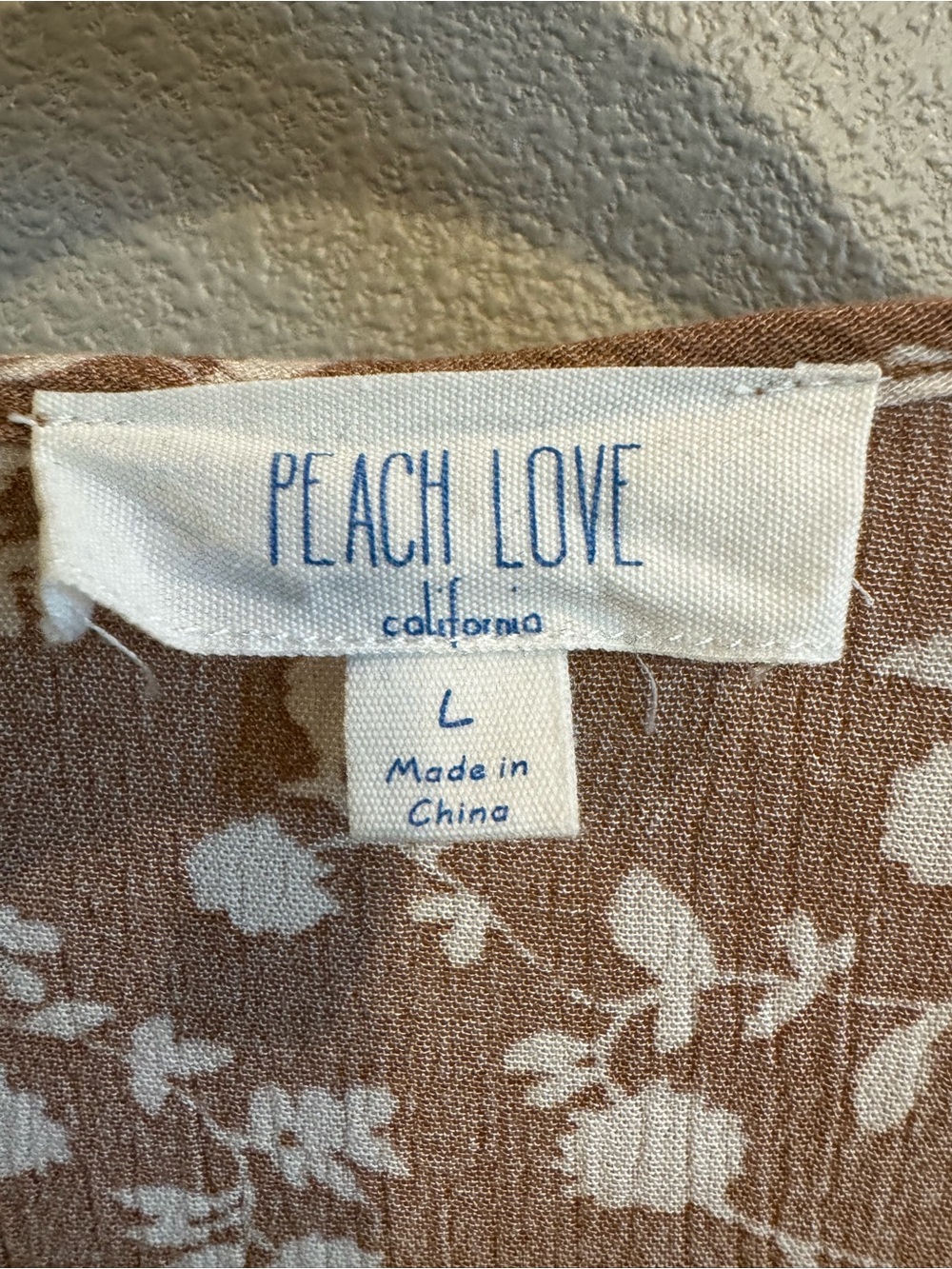 ⭐ 2/$20 Peach Love California Tan Floral Peasant Top - Picture 3 of 9
